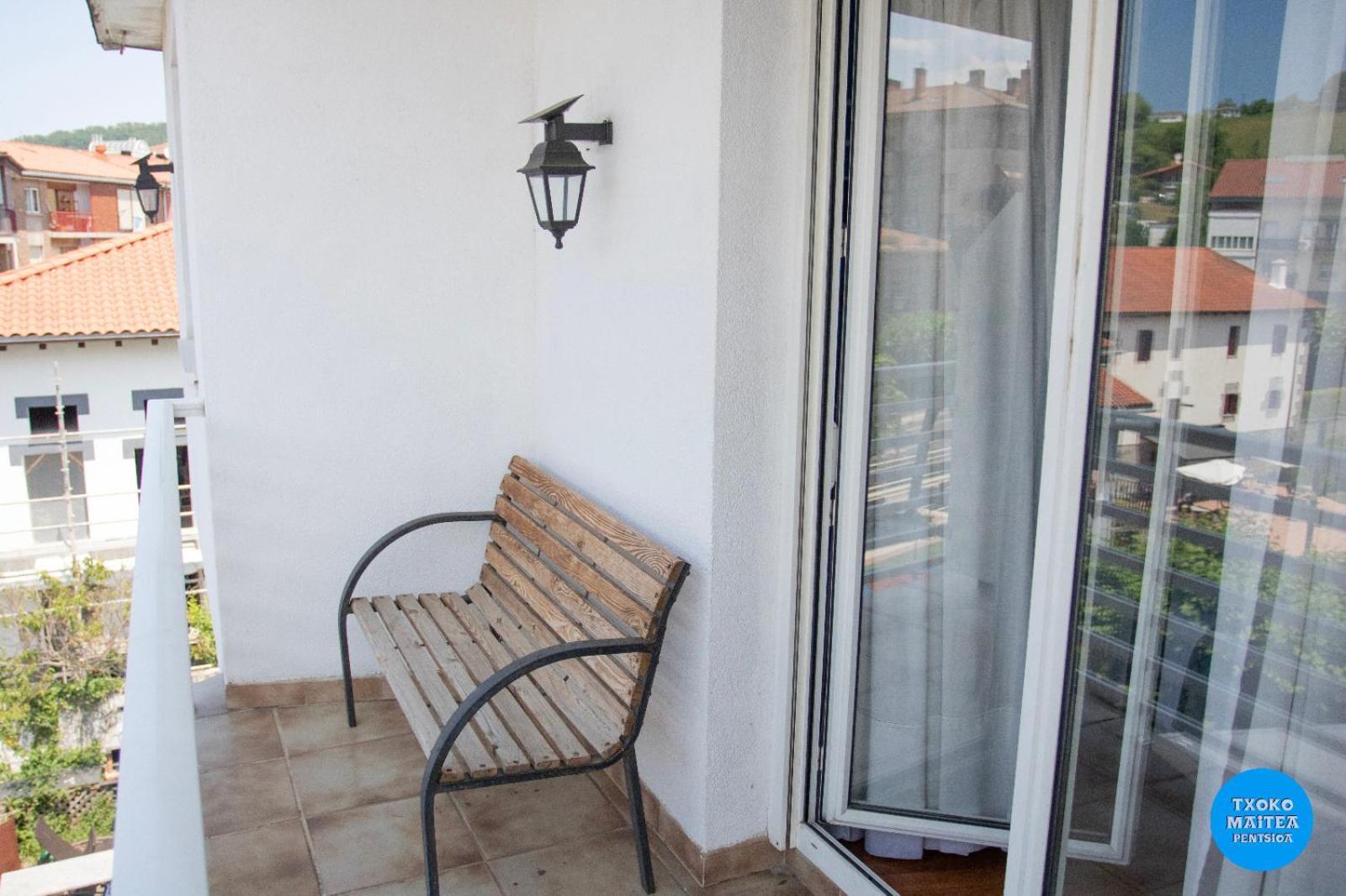 Txoko Maitea Pentsioa Hotel Urnieta Exterior photo
